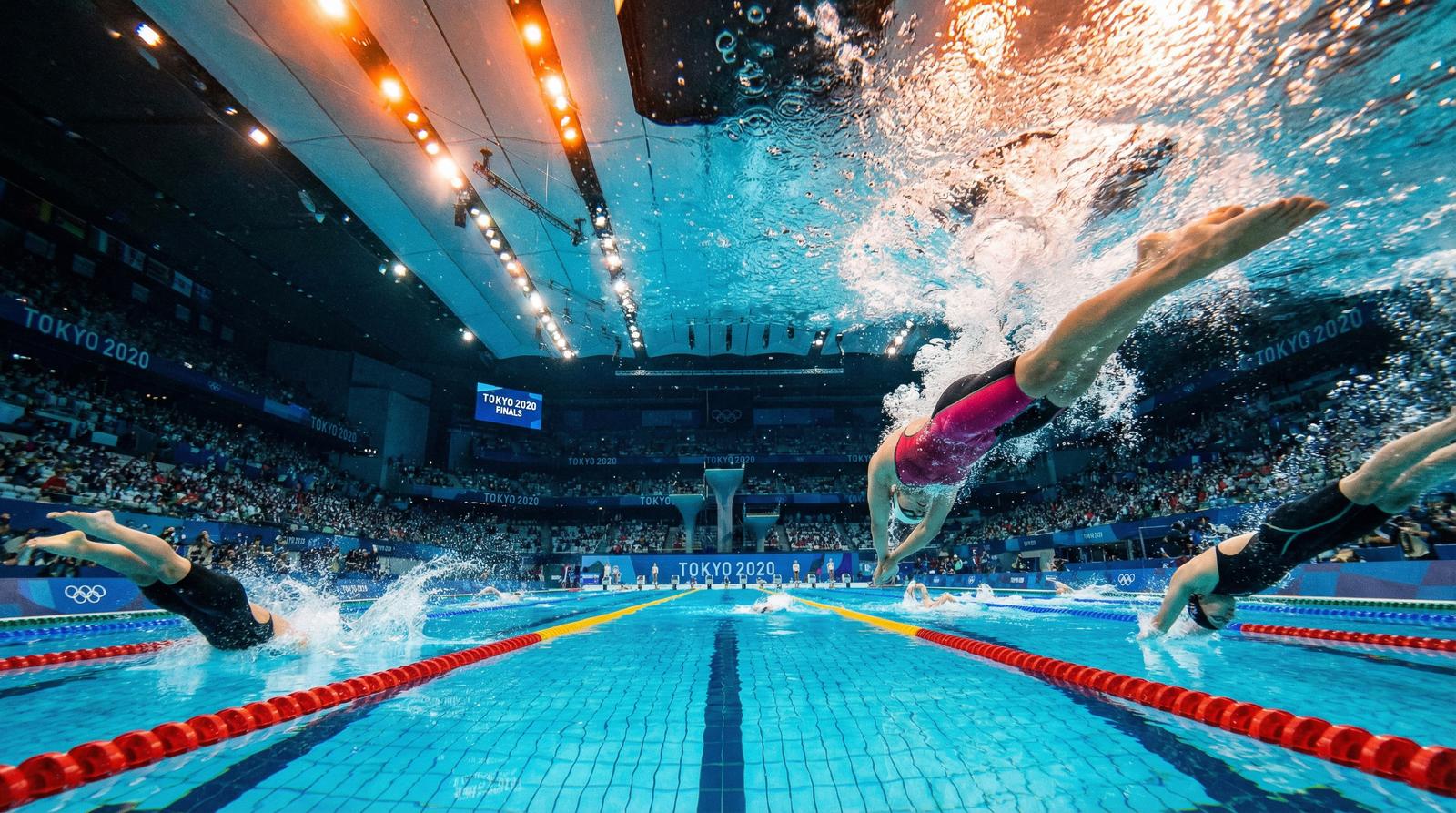 网红主播游泳体能视频